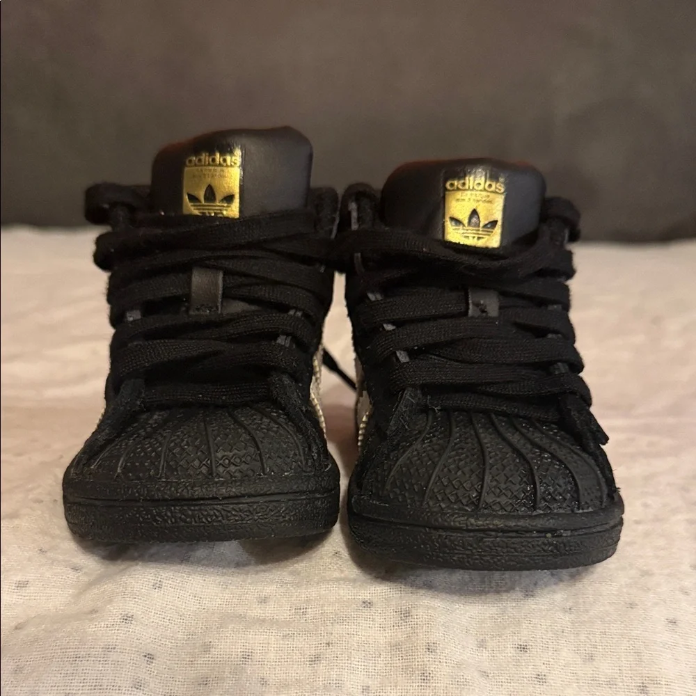 Adidas Kids Black Sneakers with Gold Details toddler size 4K